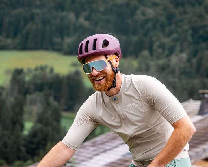Sample cycling guide showing routes and locations