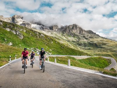 Furka pass cyclist 