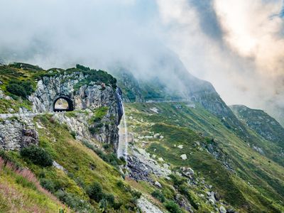 The High Triple: Susten, Grimsel & Furka - Photo 3